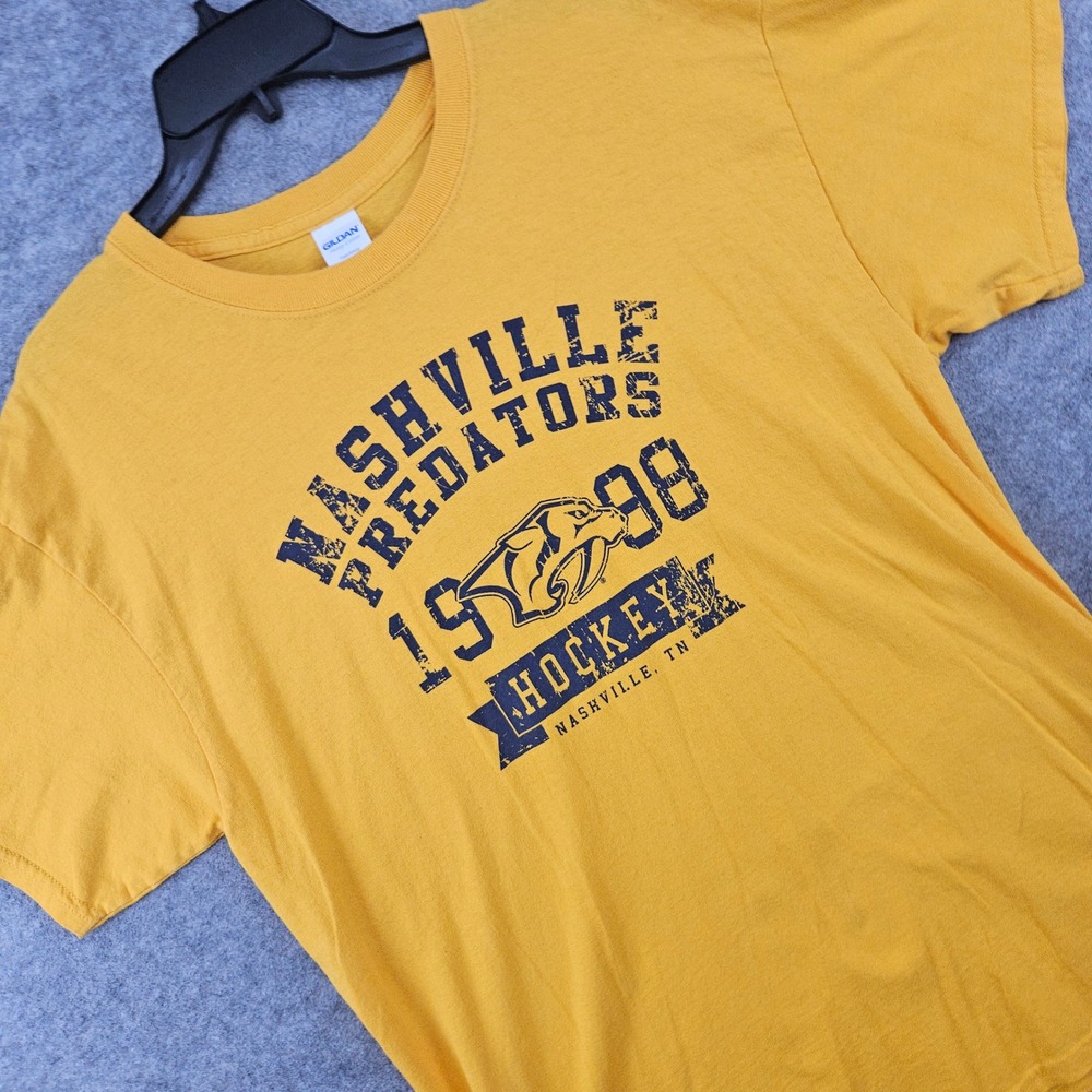 Gildan Nashville Predators T-Shirt Mens Large Yellow Short Sleeve Window World